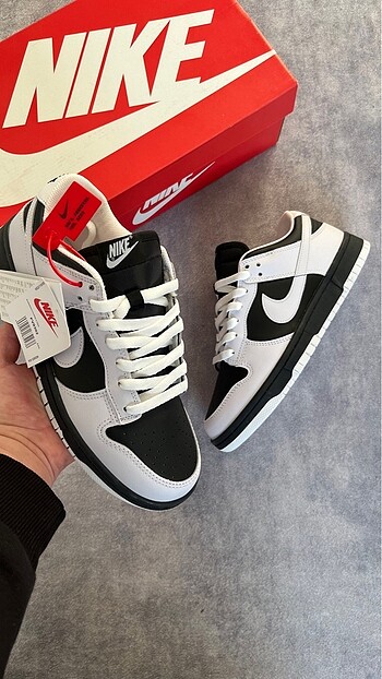 Nike dunk panda reverse