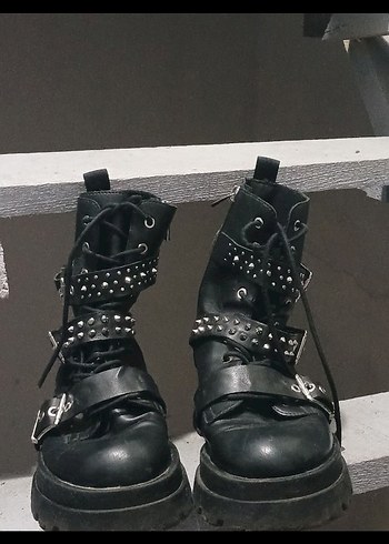 spike postal bot gotik stradivarius