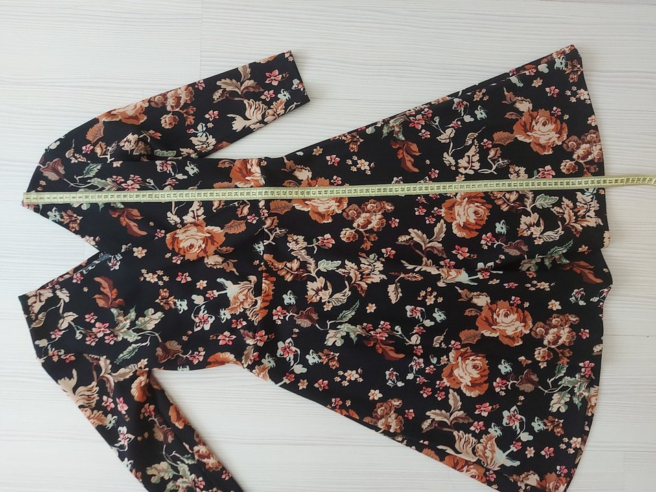 V Yaka Çiçek Desenli Midi Elbise - Görsel 2