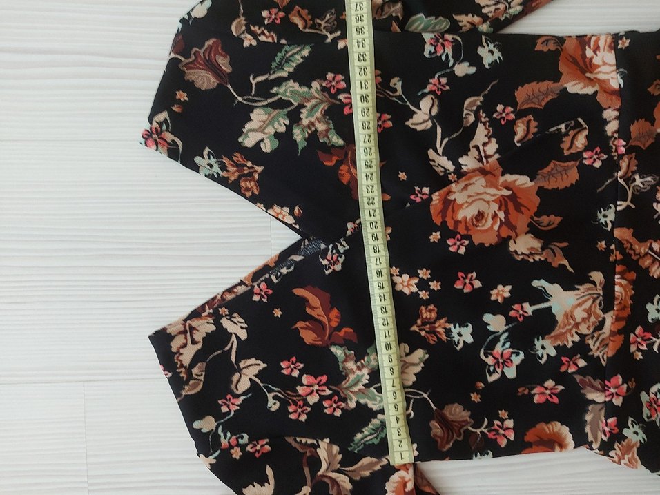 V Yaka Çiçek Desenli Midi Elbise - Görsel 4