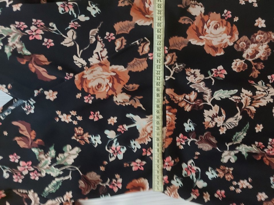 V Yaka Çiçek Desenli Midi Elbise - Görsel 3