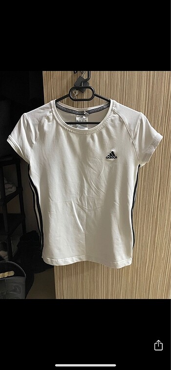 Adidas T-shirt