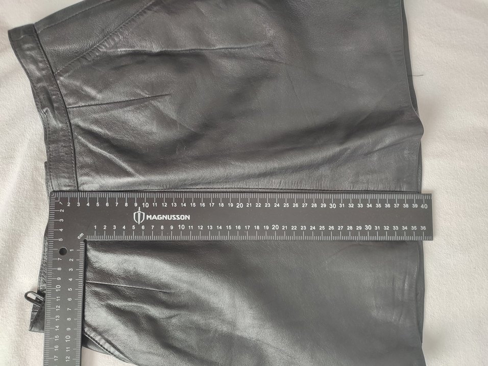 Siyah Deri Kadın Şort - Görsel 4