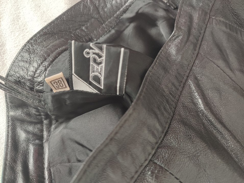 Siyah Deri Kadın Şort - Görsel 5