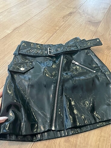 xs Beden BERSHKA yeşil rugan etek
