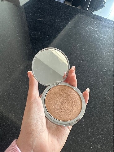 Beden The balm bonnie lou aydınlatıcı