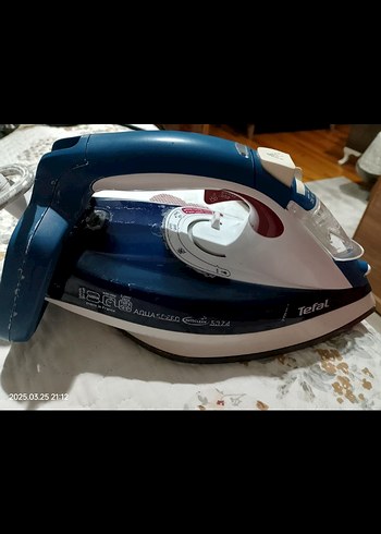 Mavi Tefal Ütü Parlak Tasarımla