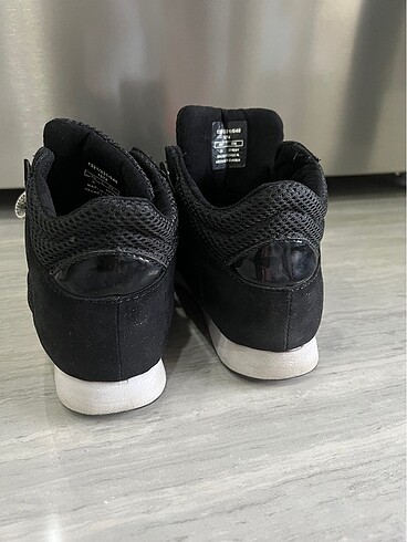 36 Beden siyah Renk Bershka spor siyah ayakkabı