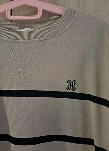 H&M hm sweatshirt
