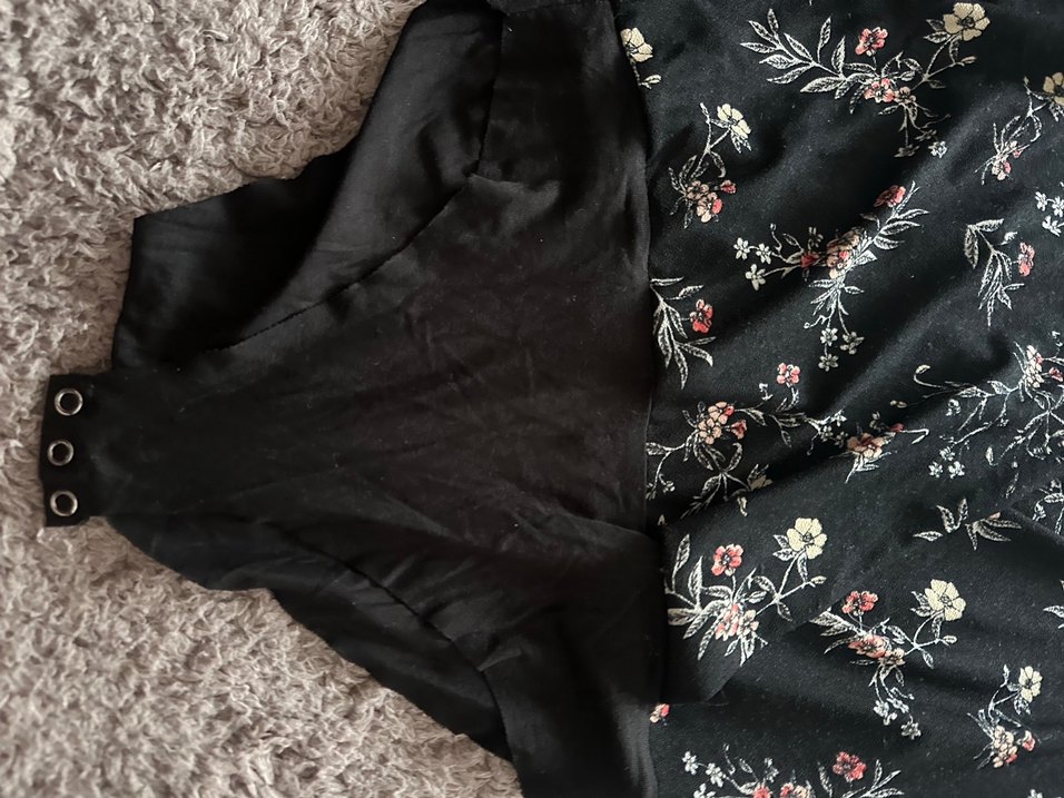 Siyah Çiçek Desenli V Yaka Kadın Bluz - Görsel 3
