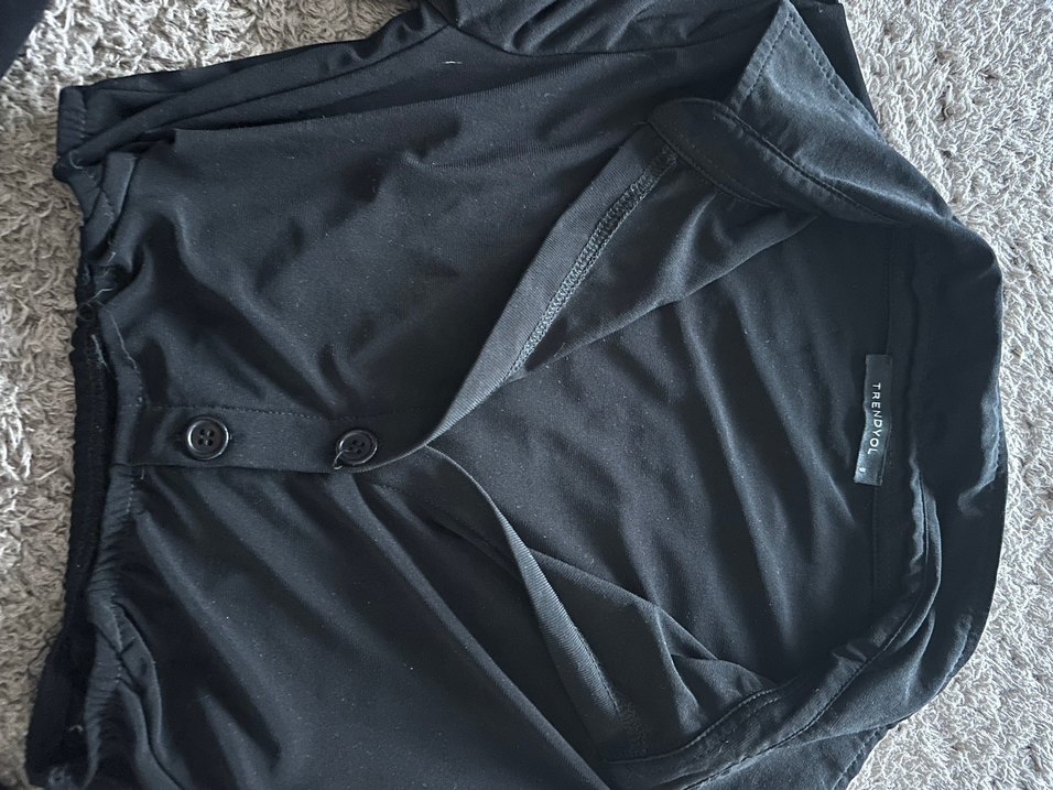 Siyah gömlek - Görsel 3