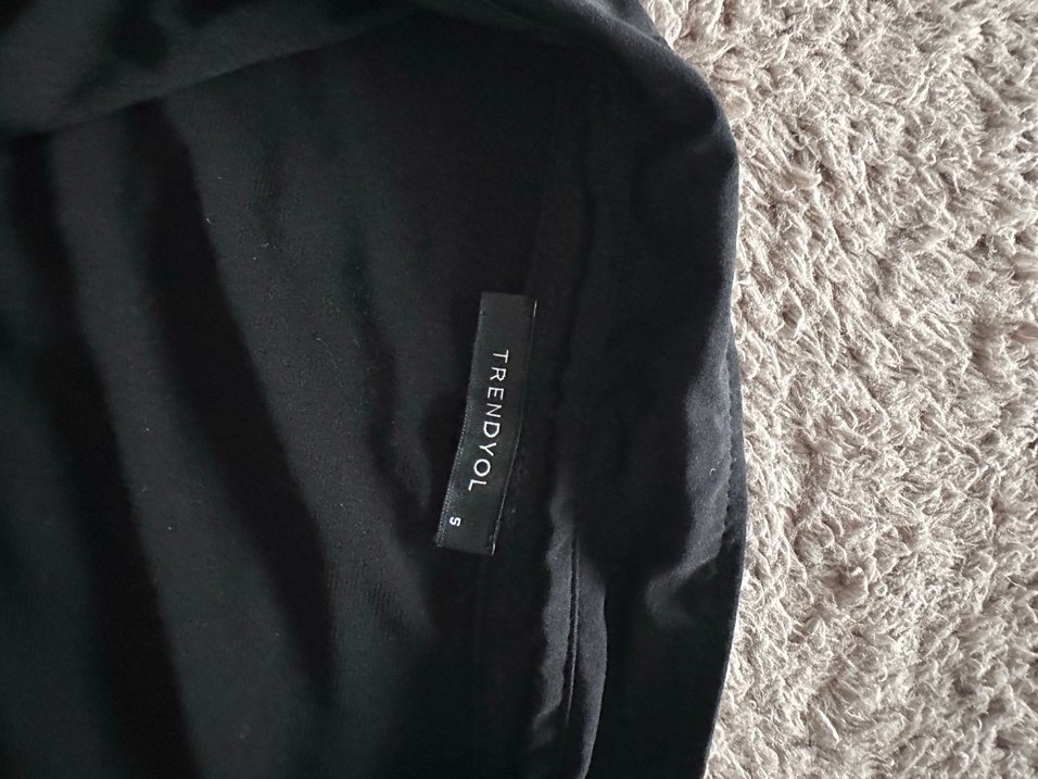 Siyah gömlek - Görsel 2