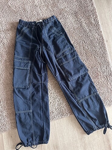 Pull and Bear Pull and bear paraşüt pantolon