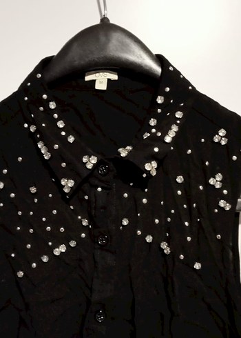 İşlemeli Siyah Kolsuz gömlek - Görsel 3