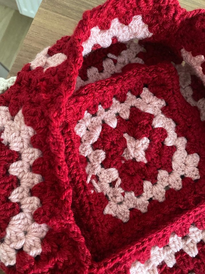 Bordo İşlemeli motifli bere - Görsel 3