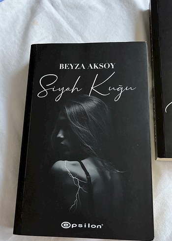 Beyza Aksoy-Siyah Kuğu ve Ruh Kadehi