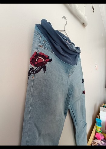 Nakış Detaylı Hamile Kot Pantolon - Görsel 2