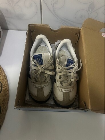 29 Beden beyaz Renk Adidas spor ayakkabı