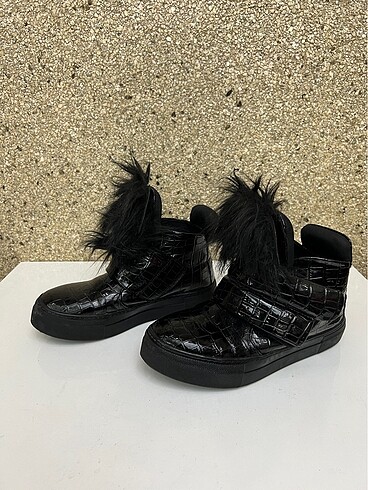 Giuseppe Zanotti peluş dil detaylı siyah ayakkabı