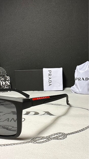  Beden siyah Renk Prada polarize erkek güneş gözlüğü