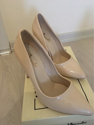 Stiletto Bayan