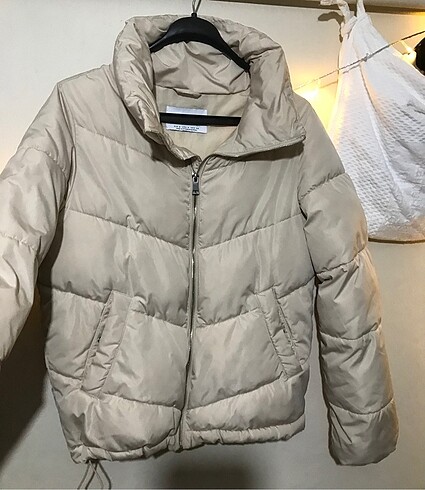 Stradivarius krem şişme mont