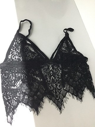 Siyah dantelli bralet
