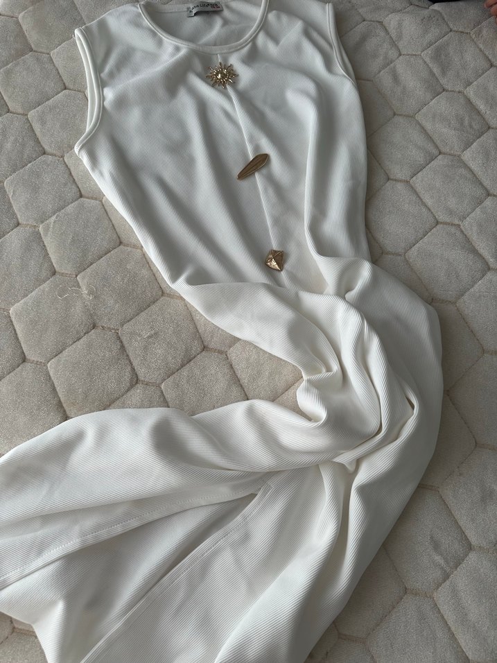 Beyaz Düğmeli elbise - Görsel 4