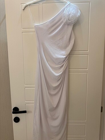 Beyaz elbise nikah elbisesi