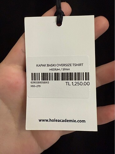 m Beden Hole Academie Tişört