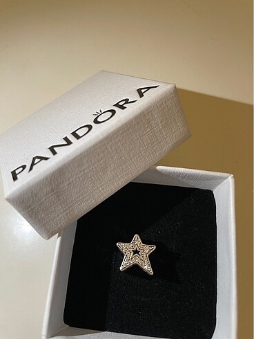 Pandora ASİMETRİK YILDIZ CHARM