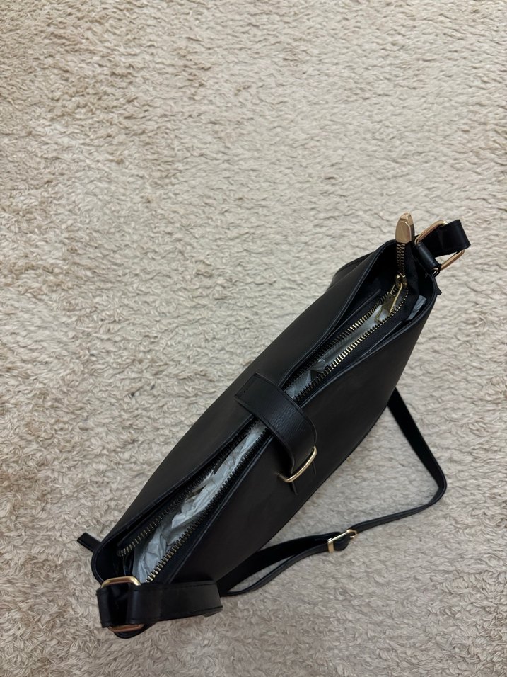 Siyah Deri Tokalı Kadın Çanta - Görsel 4