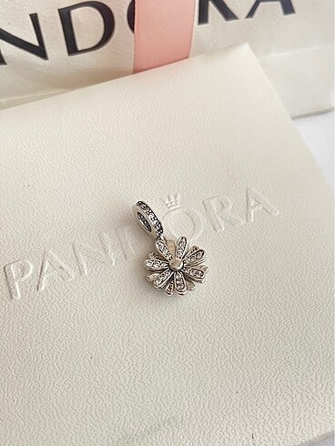 Işıltılı Papatya Sallantılı Charm