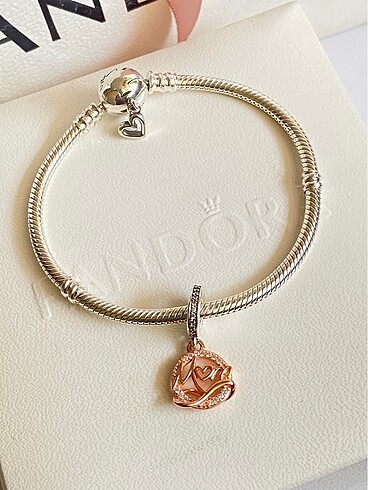  Beden Anne ve Sonsuzluk Charm