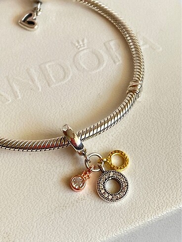  Beden Pandora İmzası Charm
