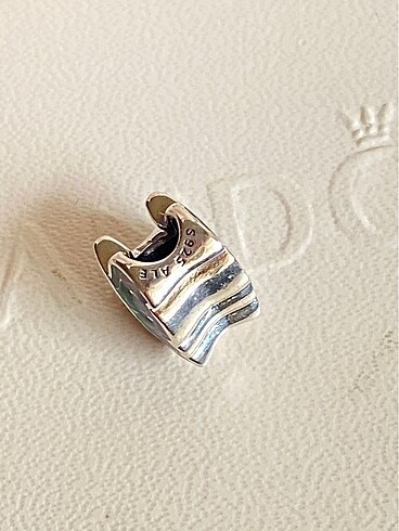 Pandora Mor ve Yeşil Yaprak Charm
