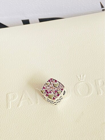 Pandora pembe taşlı Charm