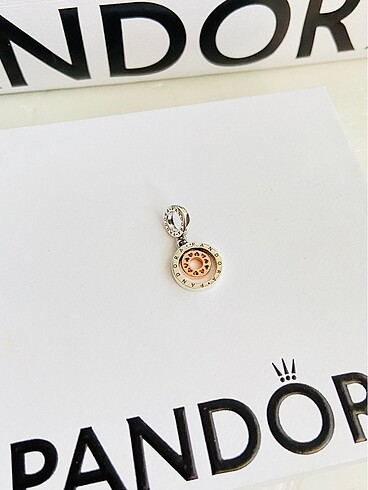 Pandora Signature İki Renkli Logo Charm