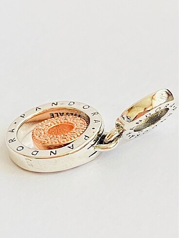  Beden gri Renk Pandora Signature İki Renkli Logo Charm