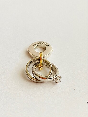 Pandora Tek Taş Charm