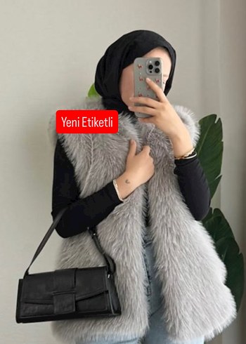l Beden gri Renk Gri Suni Kürk Detaylı Midi Yelek