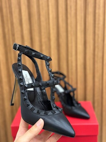 36 Beden Rockstud Pumps