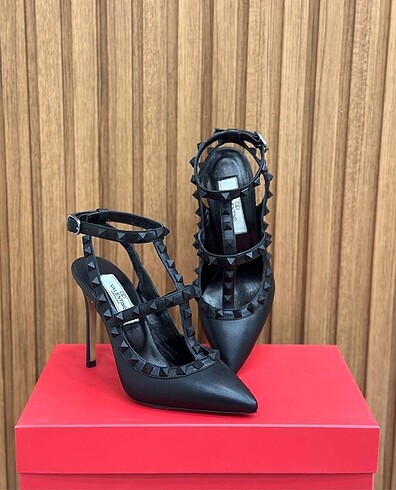 Valentino Rockstud Pumps