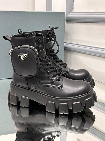 Prada Prada Siyah Bot