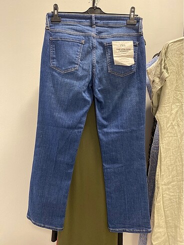 Zara Flare Low Rise Crop Jean