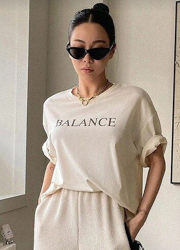 m Beden Kadın bej balance baskılı oversize tshirt 