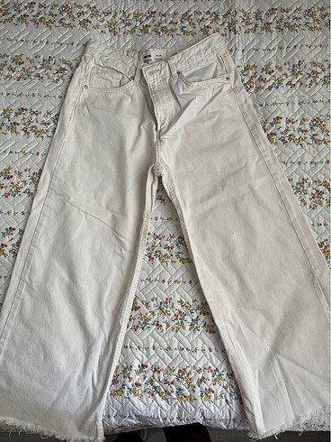 BERSHKA BEYAZ CROP JEAN