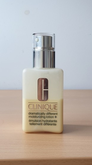 Clinique Dramatically Different nemlendirici