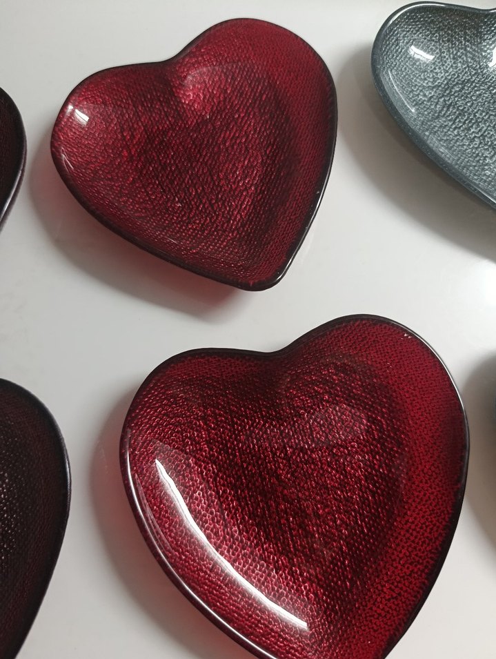 Kırmızı,mor,gri Kalp Şeklinde Modern Tabaklar - Görsel 3