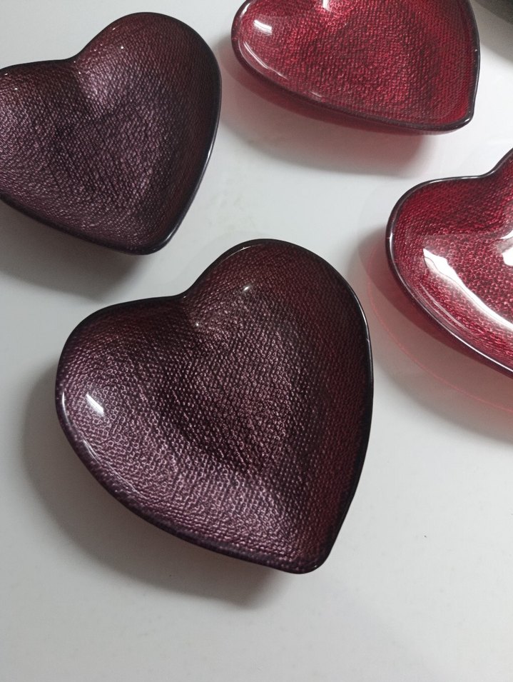 Kırmızı,mor,gri Kalp Şeklinde Modern Tabaklar - Görsel 2